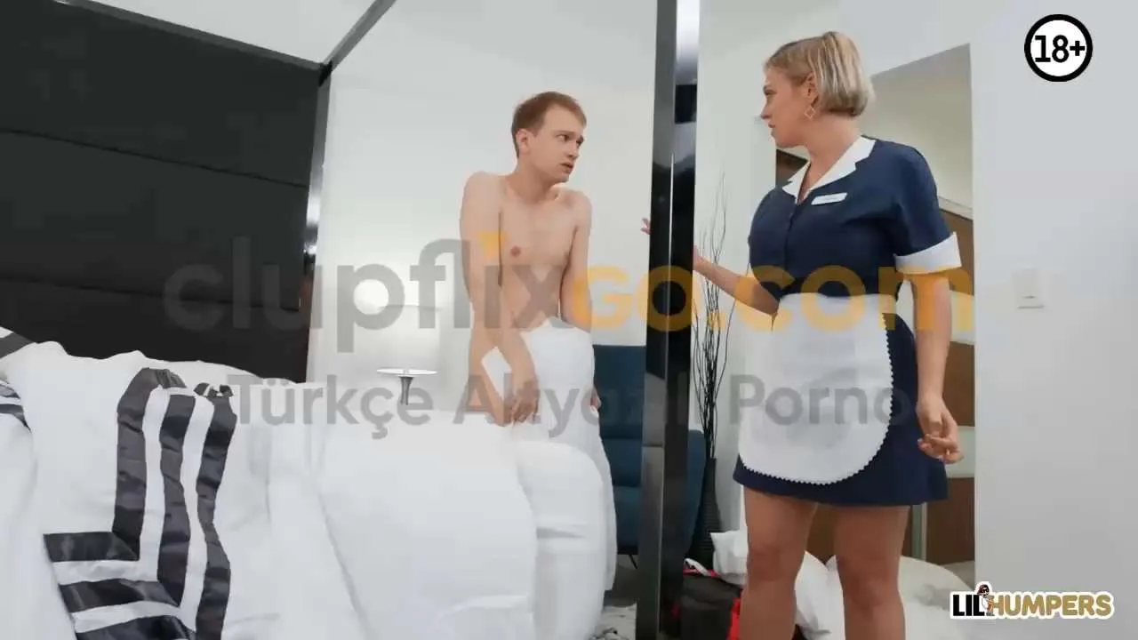 Tombul Üvey Kızım Bikinisini Sergiliyor